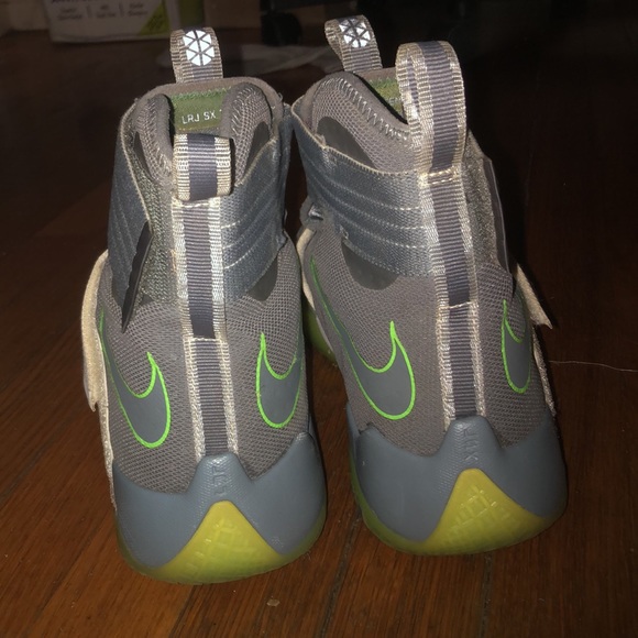 Nike lebron zoom 10 size 11 used (MENS) - Picture 2 of 3